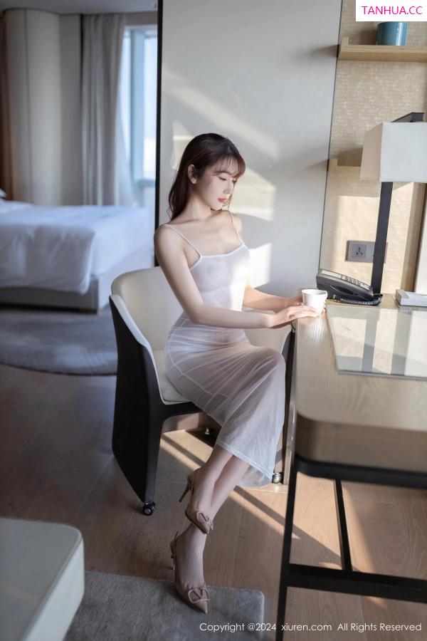 陆萱萱  [XiuRen]高清写真图 2024.02.22 No.8131 陆萱萱 美腿性感第4张图片